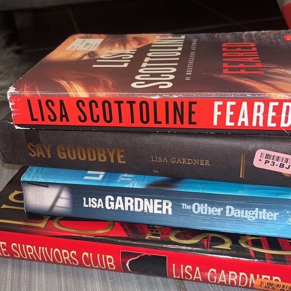Other - Bundle four fiction books by lisa Gardner and lisa Scottline